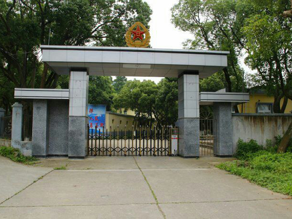 軍營(yíng)大門(mén)